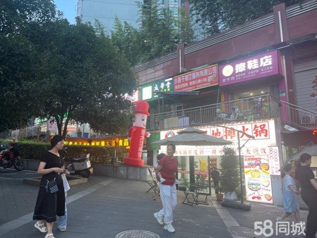 (转让)交通要道十字路口，下午人流量巨大，适合委食店