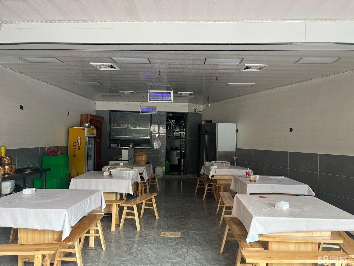 (转让)交通要道十字路口，下午人流量巨大，适合委食店