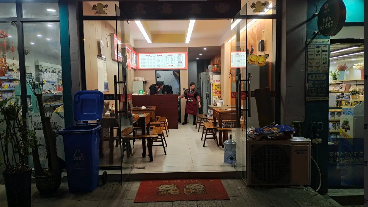 (转让)小区门口旁边有学校有医院有市场