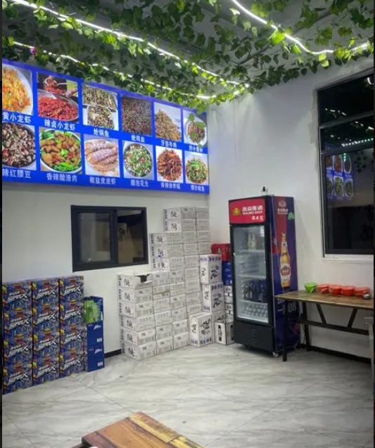 (转让)遵义市保利酷嗨游乐园停车场出入口保利之夜美食街1号门面