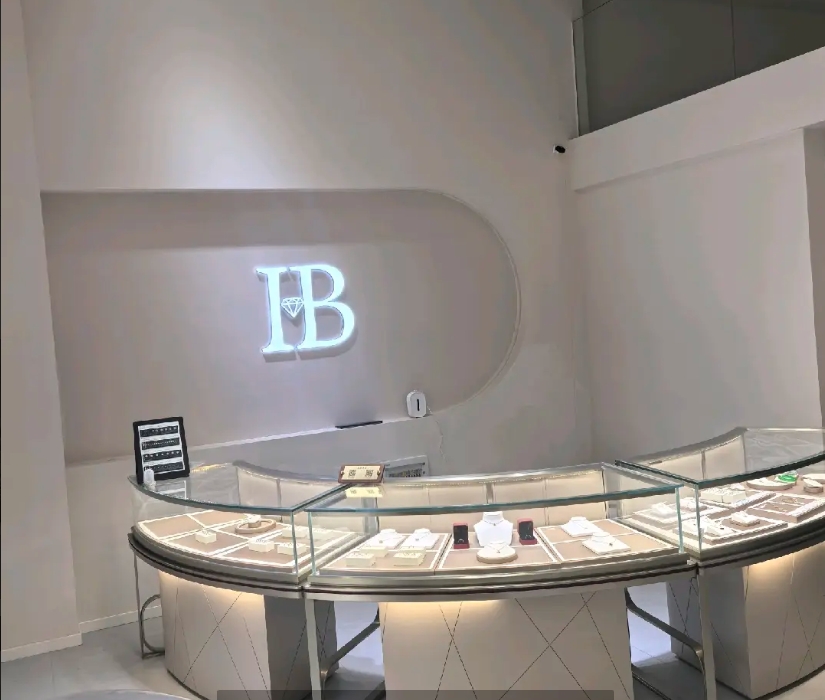 (转让)美容店转让，可经营美容，珠宝寄卖行，人，厨房洗澡都有