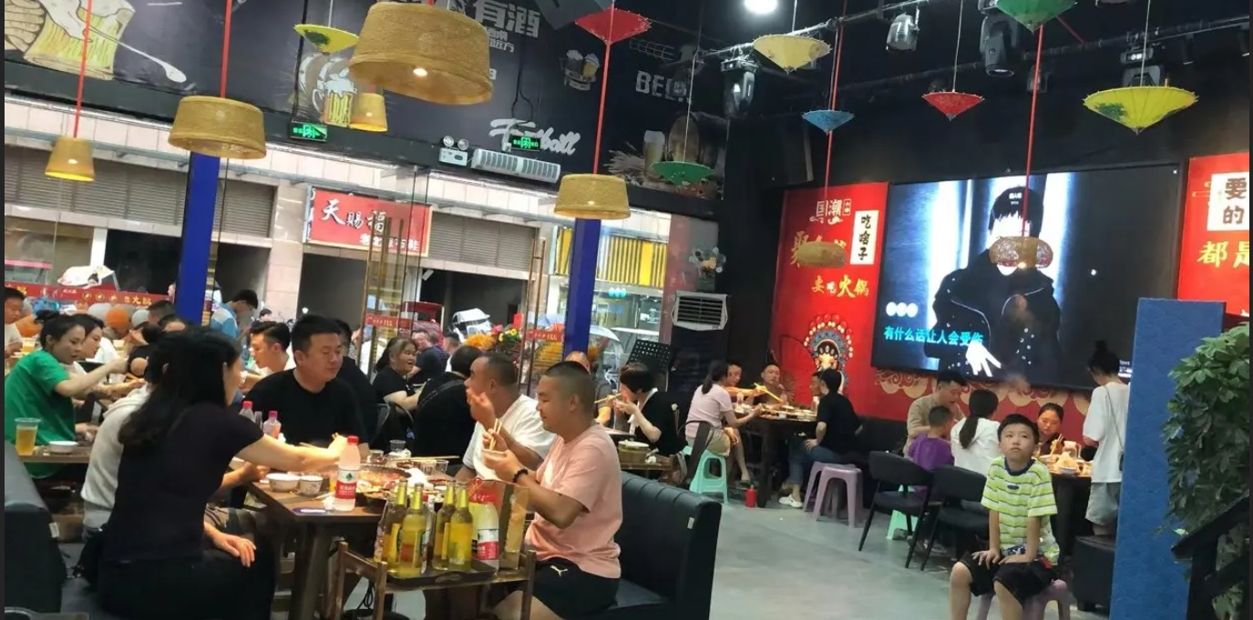(转让)宽敞，有二楼包房，可外摆