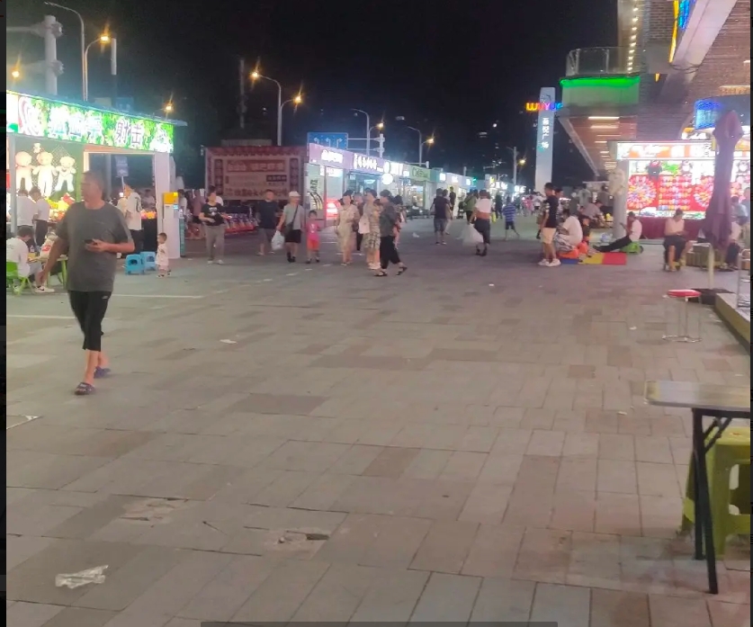 (转让)吾悦广场一楼营销中心旁边