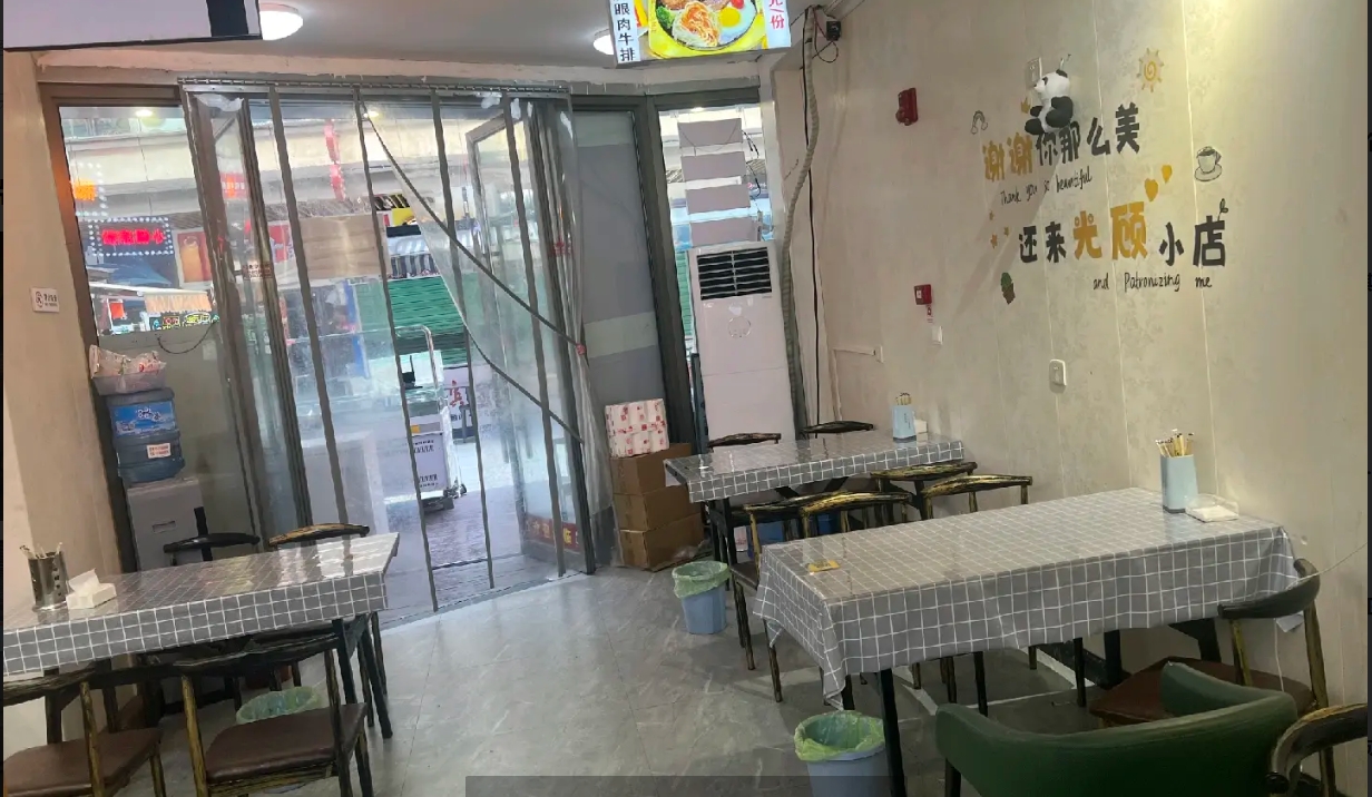(转让)本店在吾悦广场美食街中段属于靠人流量的一面