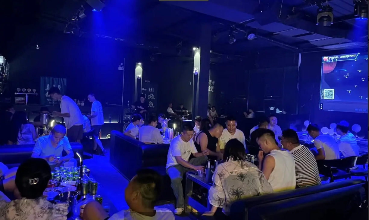 (转让)夜市街二楼，人流量大