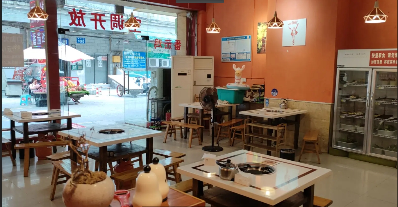 (转让)中火锅店转让，宽敞，人流量大，消费群体固定。