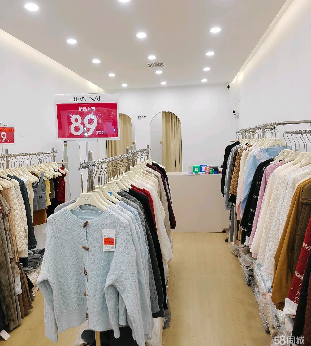 (转让)20万包全部，衣服衣架押金和租金不带走一点。