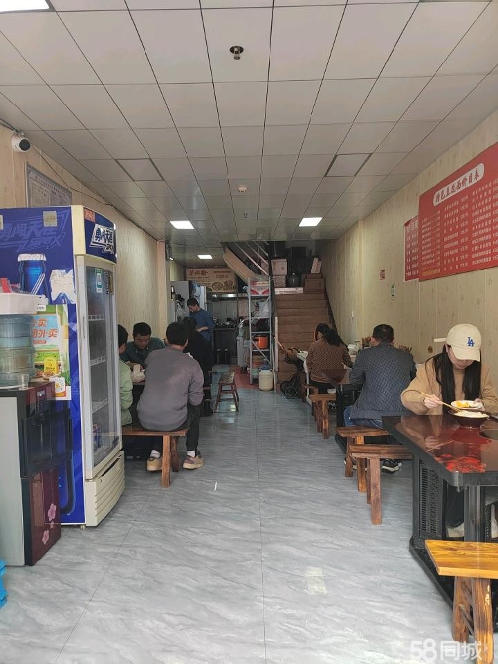 (转让)面积100平左右，在经营，有稳定的老顾客，接手即可经营