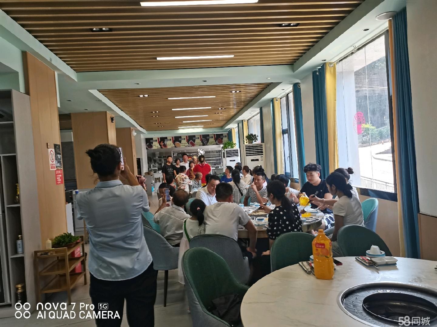 (转让)商业街。美食街。现代风时尚全新装修