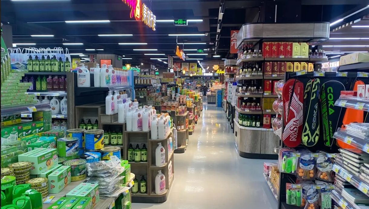 (转让)镇上的生鲜超市，有口粮证，学校就在旁边