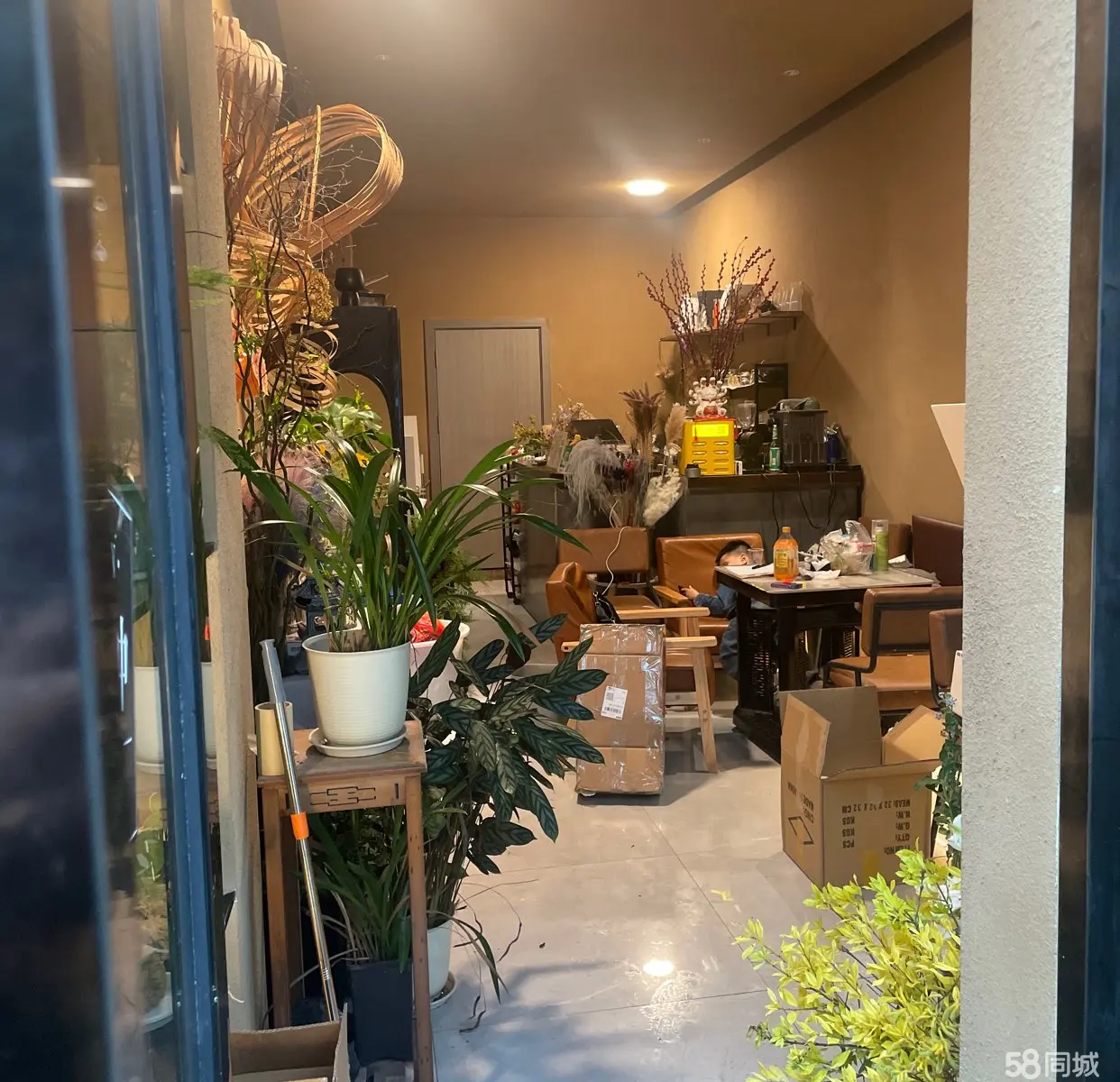 (转让)地段好 房租低 临街门面 旁边就是出名的肥肠鸡火锅