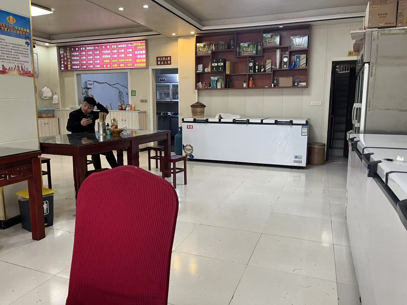 仁怀学校旁大门头餐饮店转让
