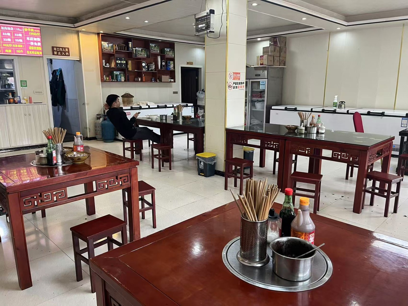 仁怀学校旁大门头餐饮店转让