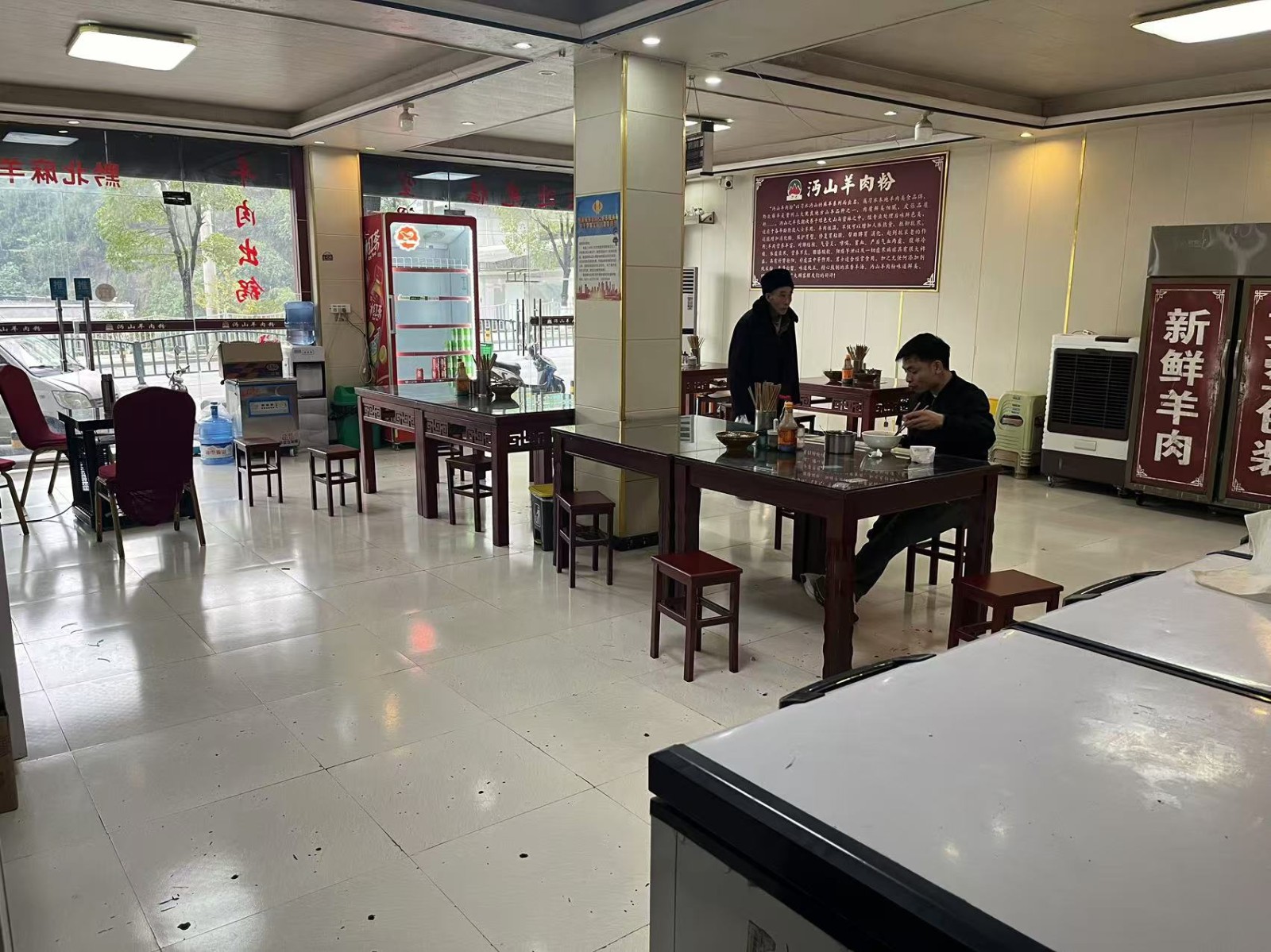 仁怀学校旁大门头餐饮店转让