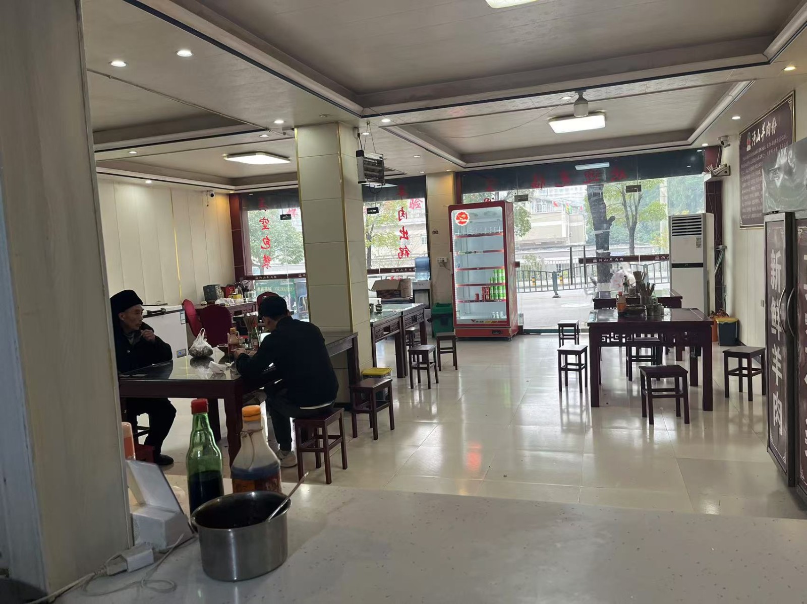 仁怀学校旁大门头餐饮店转让