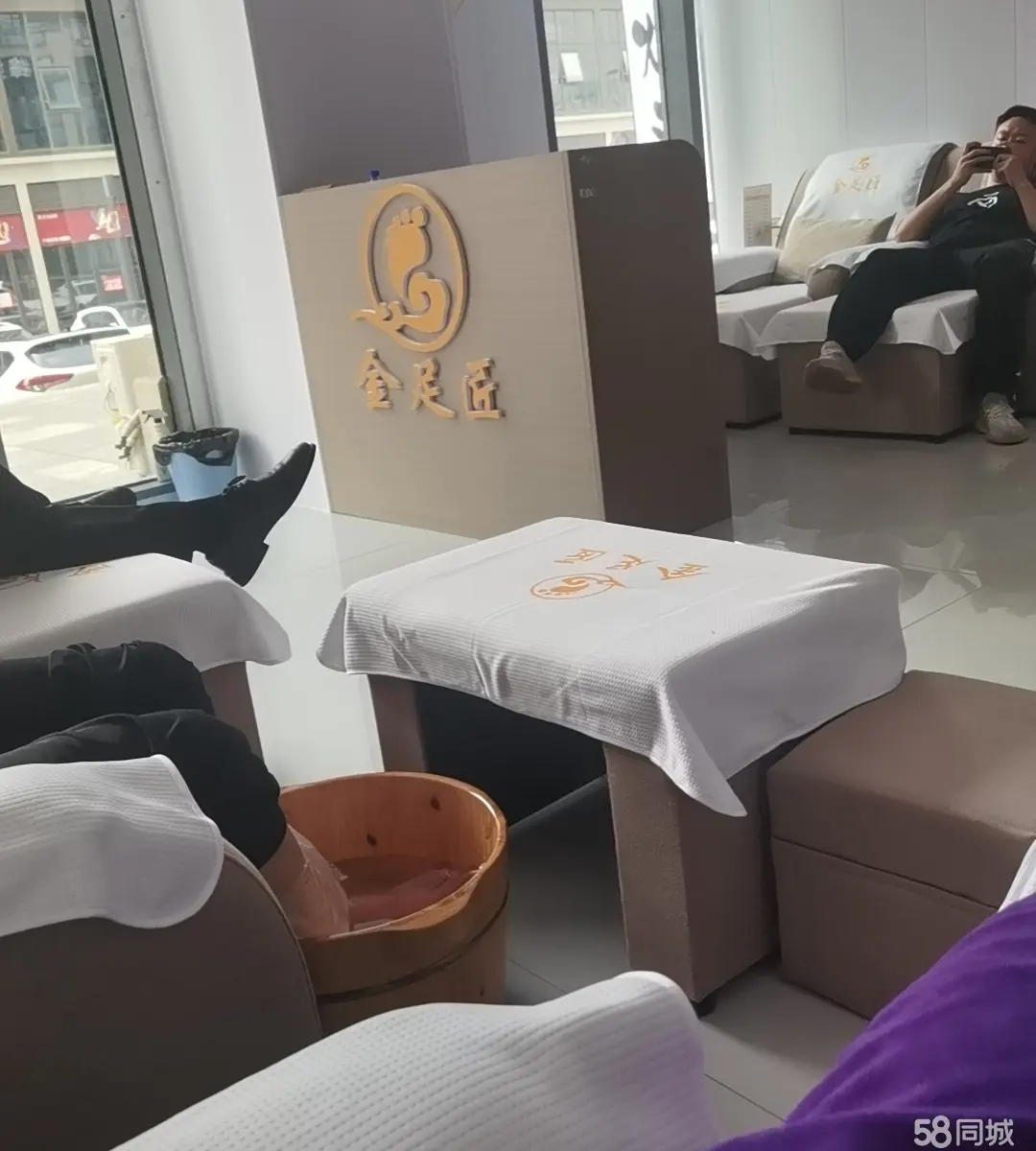 (转让)周边商场超市，一楼。中央空调齐全