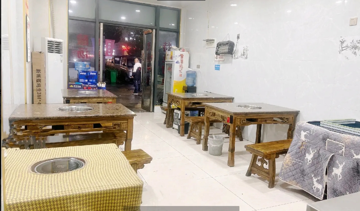 (转让)临街门面，门面含有楼上楼下可用三层，外摆区特别宽敞
