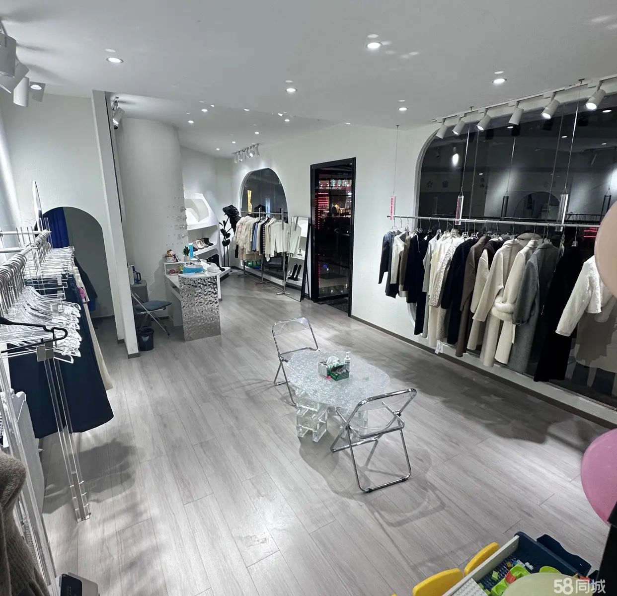 (转让)急，急，急，急转国贸电影院门口服装店
