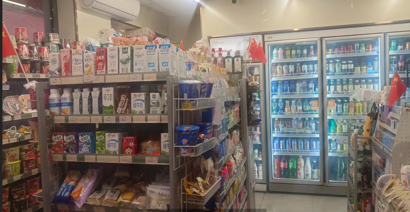 (转让)小区出口，位置便利店见钱就转