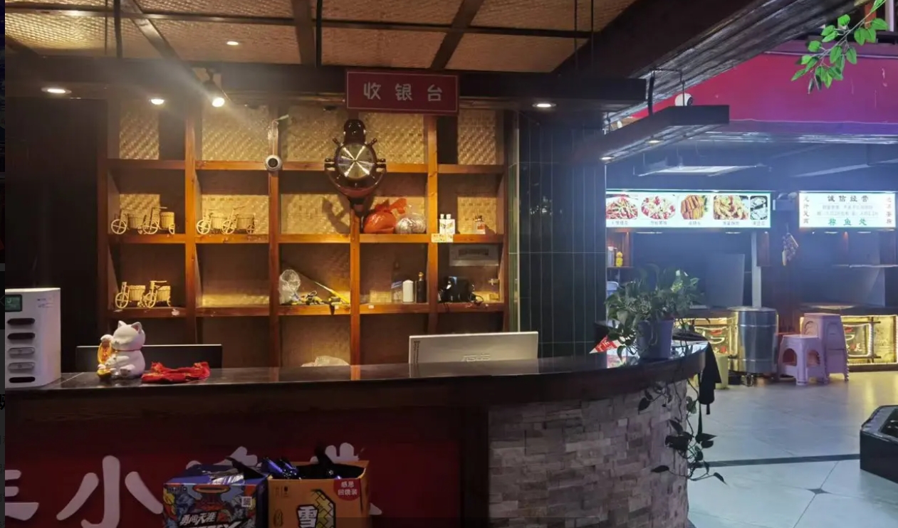 (转让)位置很好很适合搞餐饮店