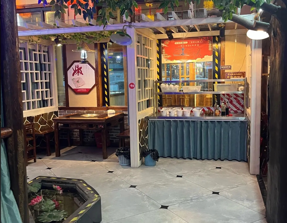 (转让)位置很好很适合搞餐饮店