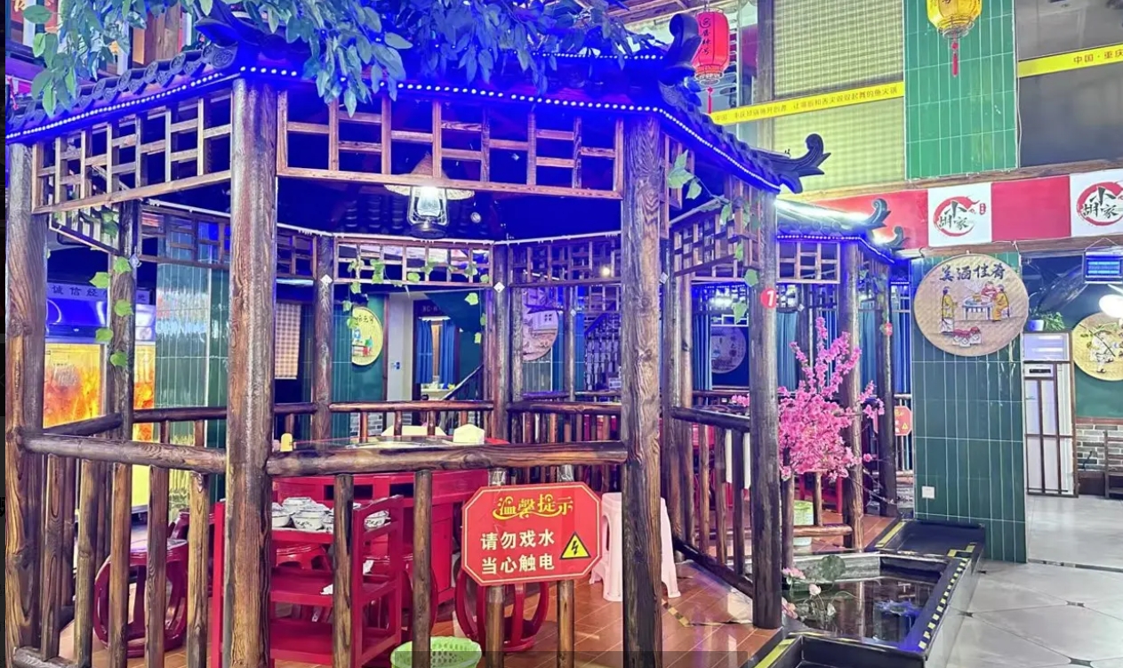 (转让)位置很好很适合搞餐饮店