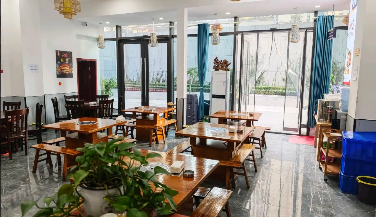 (转让)餐馆转让，店内设施齐全接手可直接营业有固定客源