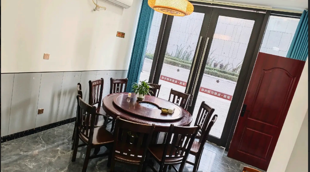 (转让)餐馆转让，店内设施齐全接手可直接营业有固定客源