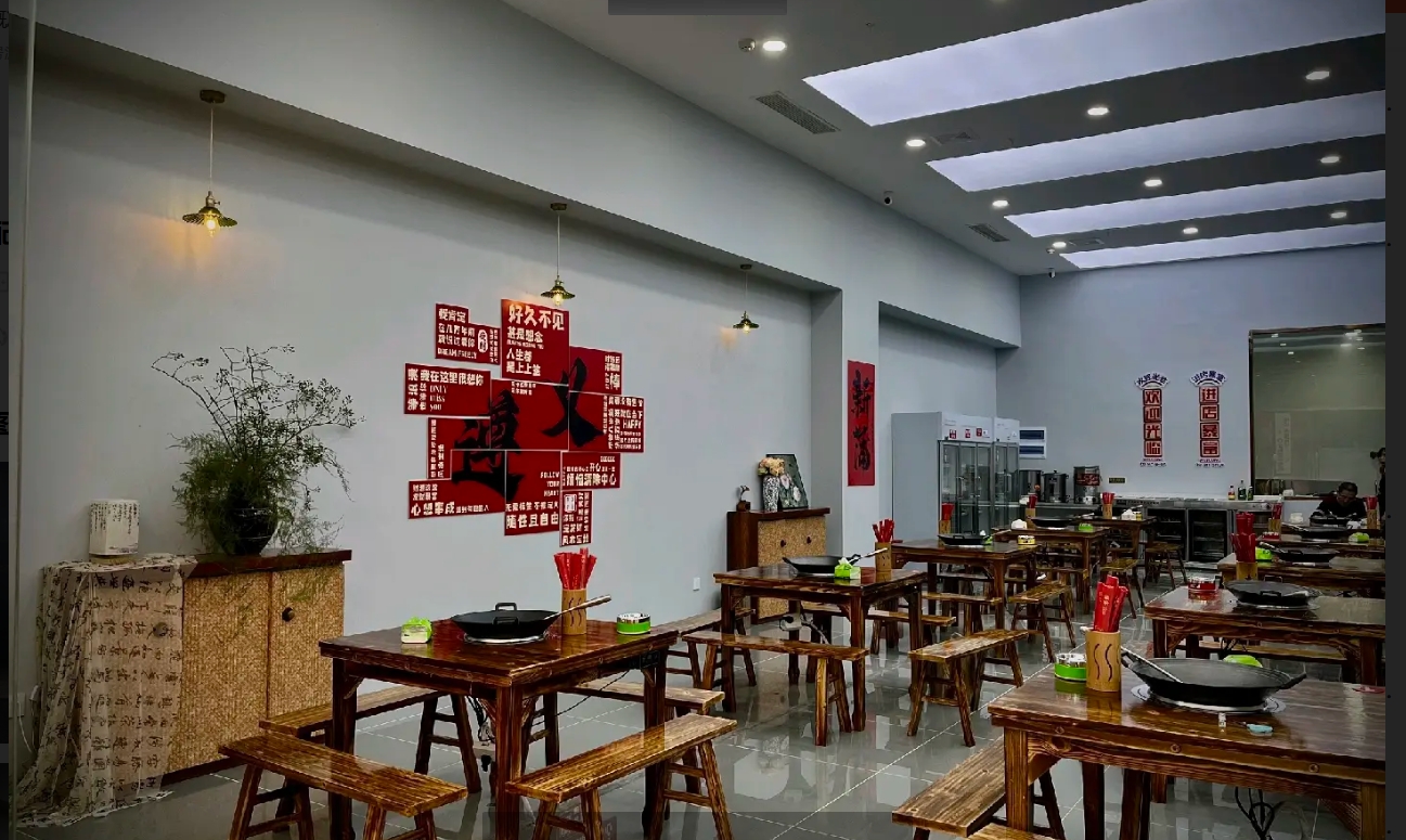 (转让)日月星城停车场入口地摊火锅店，现低价转让，有意请联系详谈。