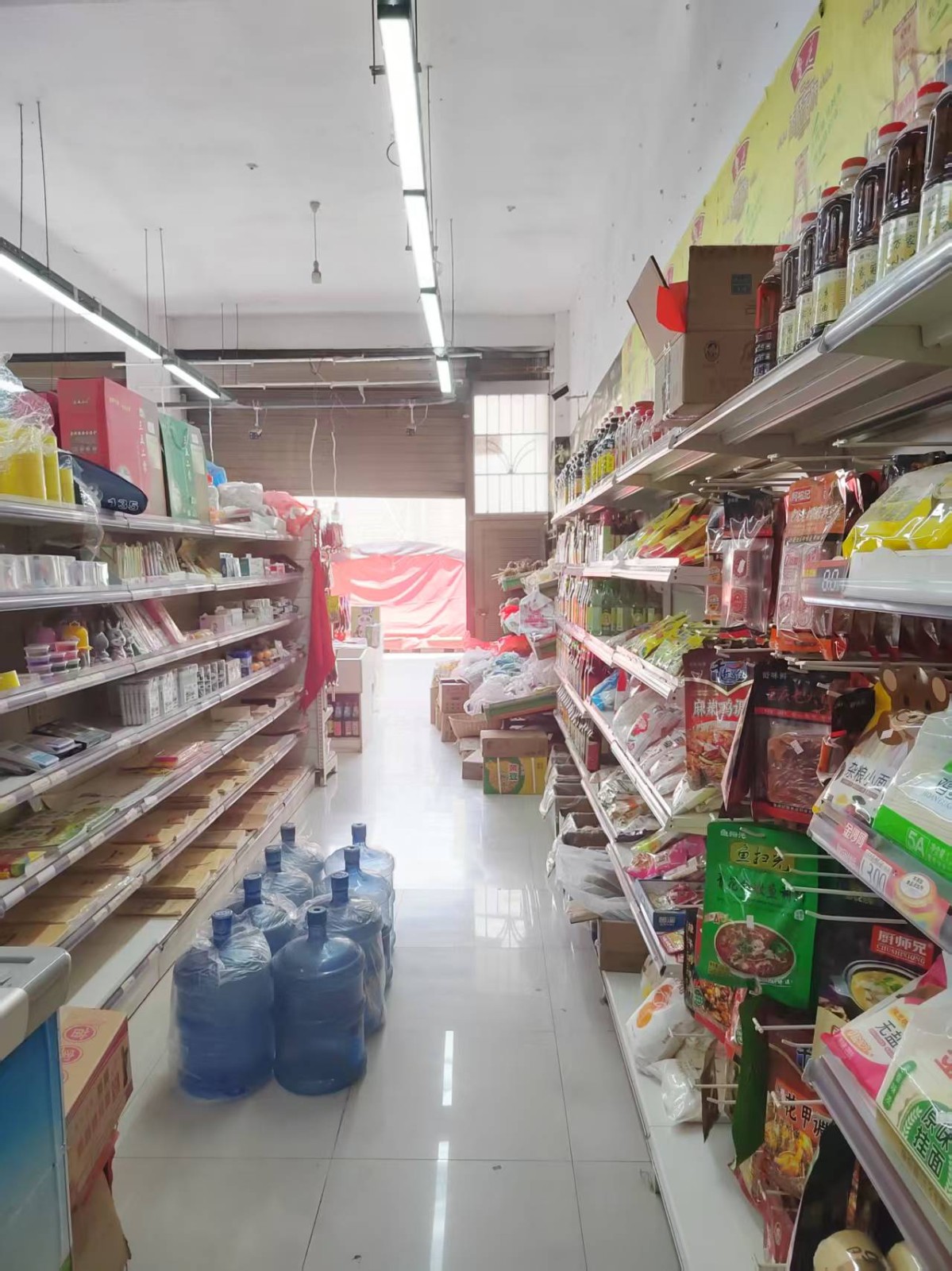 毕节黔西菜市十字路口旁带烟证超市整体转让