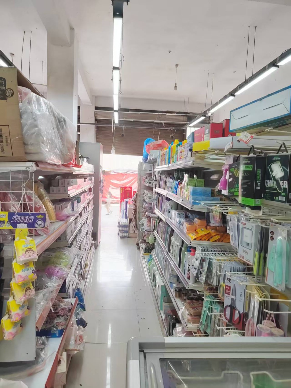 毕节黔西菜市十字路口旁带烟证超市整体转让