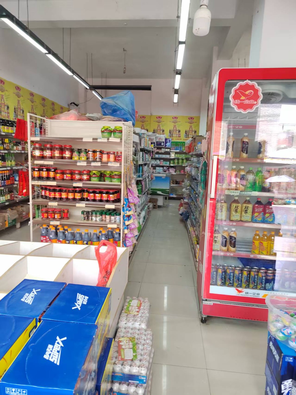 毕节黔西菜市十字路口旁带烟证超市整体转让