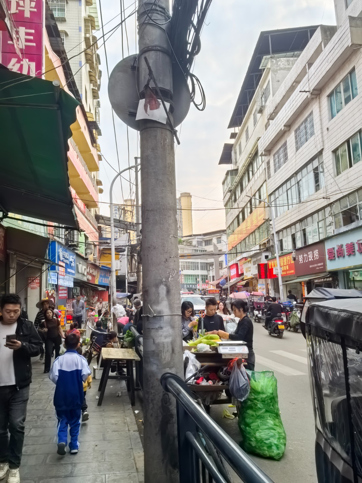 大坪加油站对面河溪坝路口临街门面转让