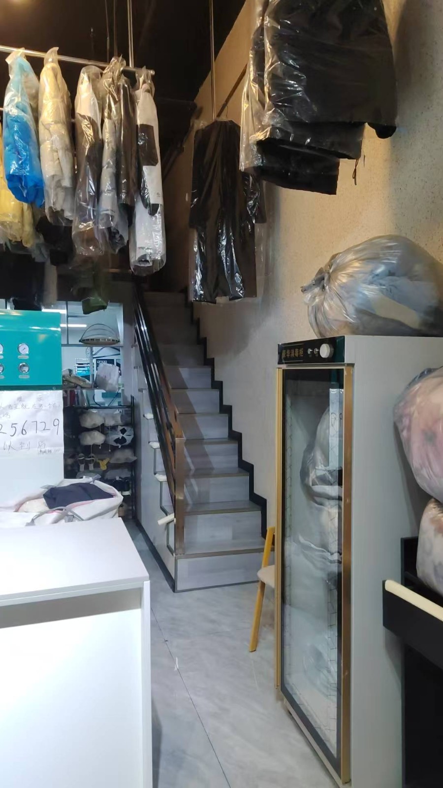 桐梓蟠龙美食街旁干洗店转让