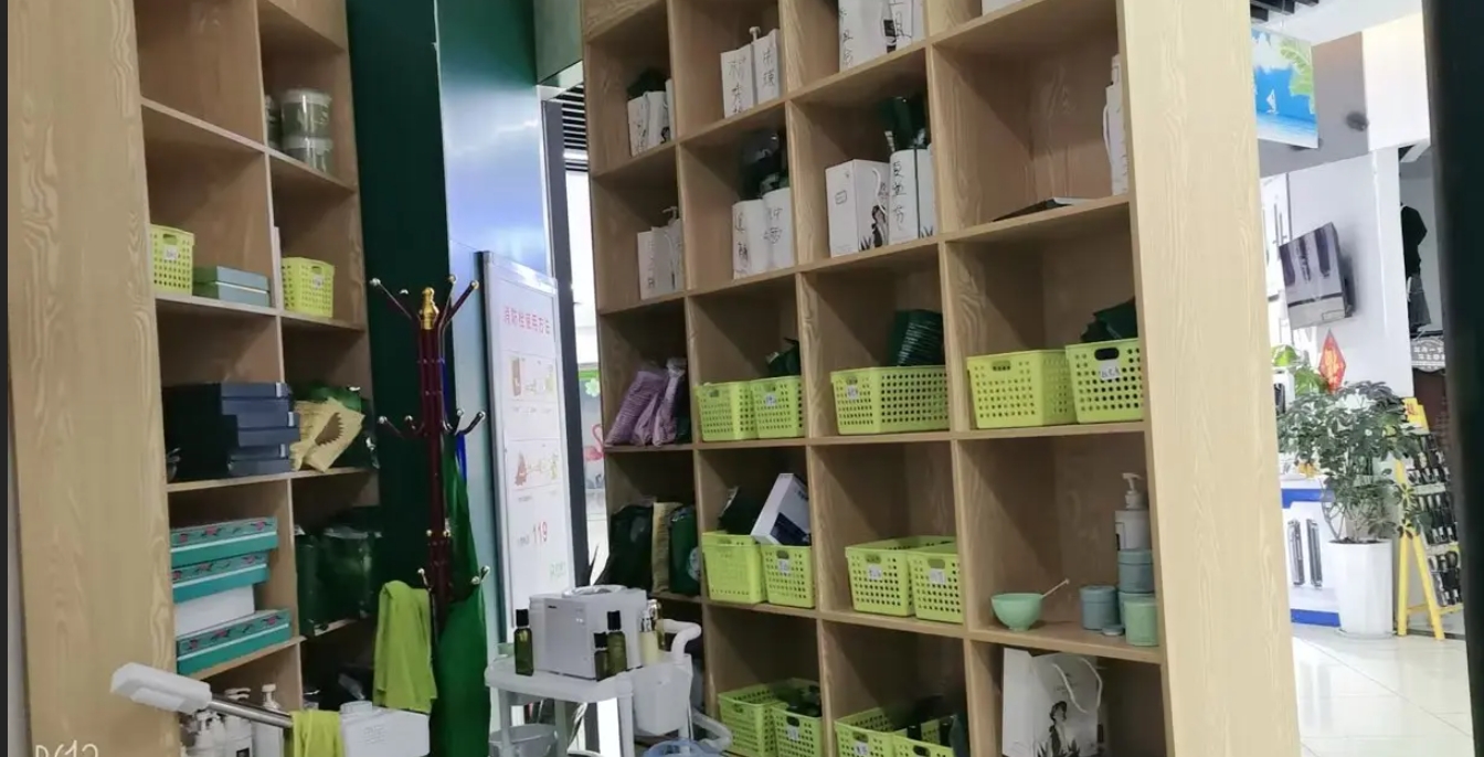 (转让)店铺在商场的超市入口，人流量多，已经营六年六年