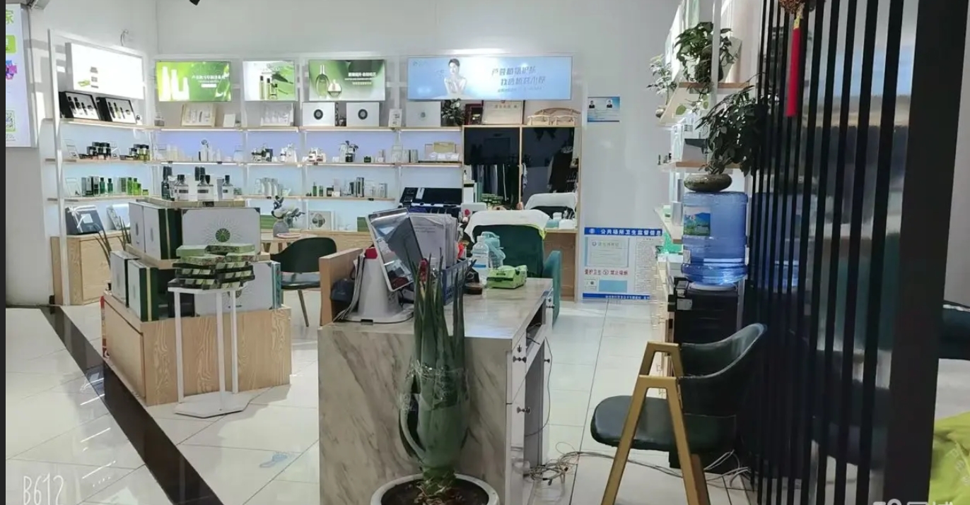 (转让)店铺在商场的超市入口，人流量多，已经营六年六年