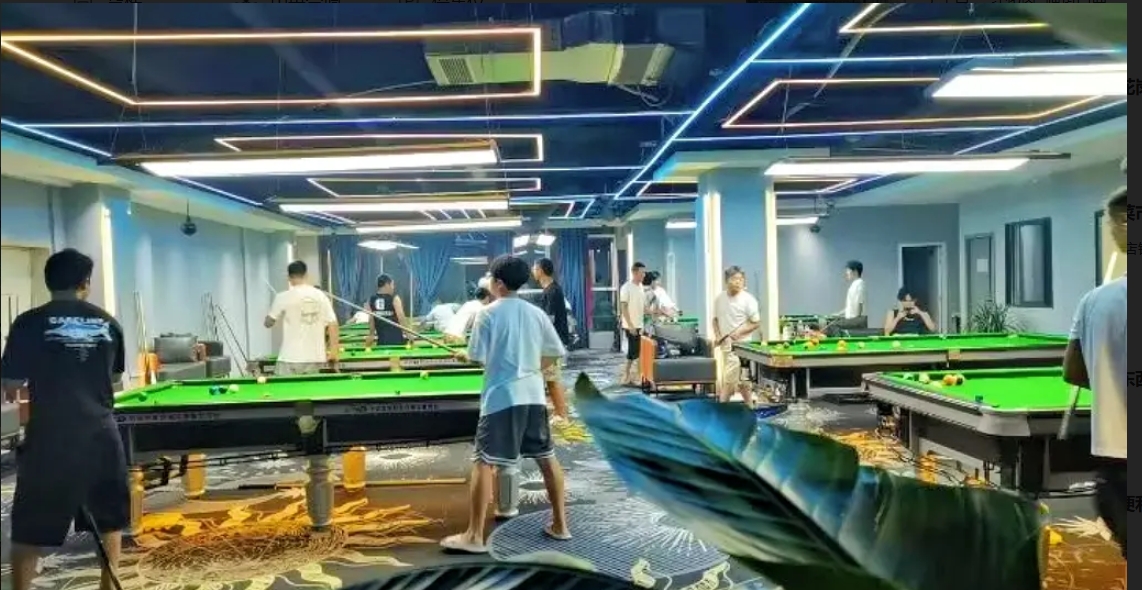 (转让)店旁边就是大型网吧，跆拳道学校，美容院，周边几所学校