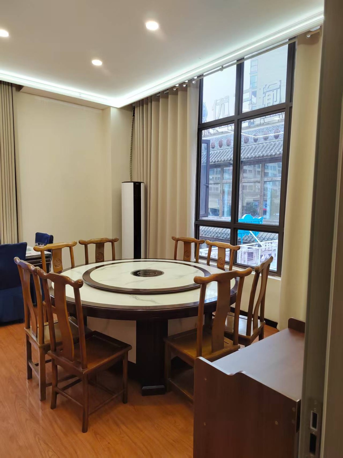 绥阳林达美食街餐饮店转让