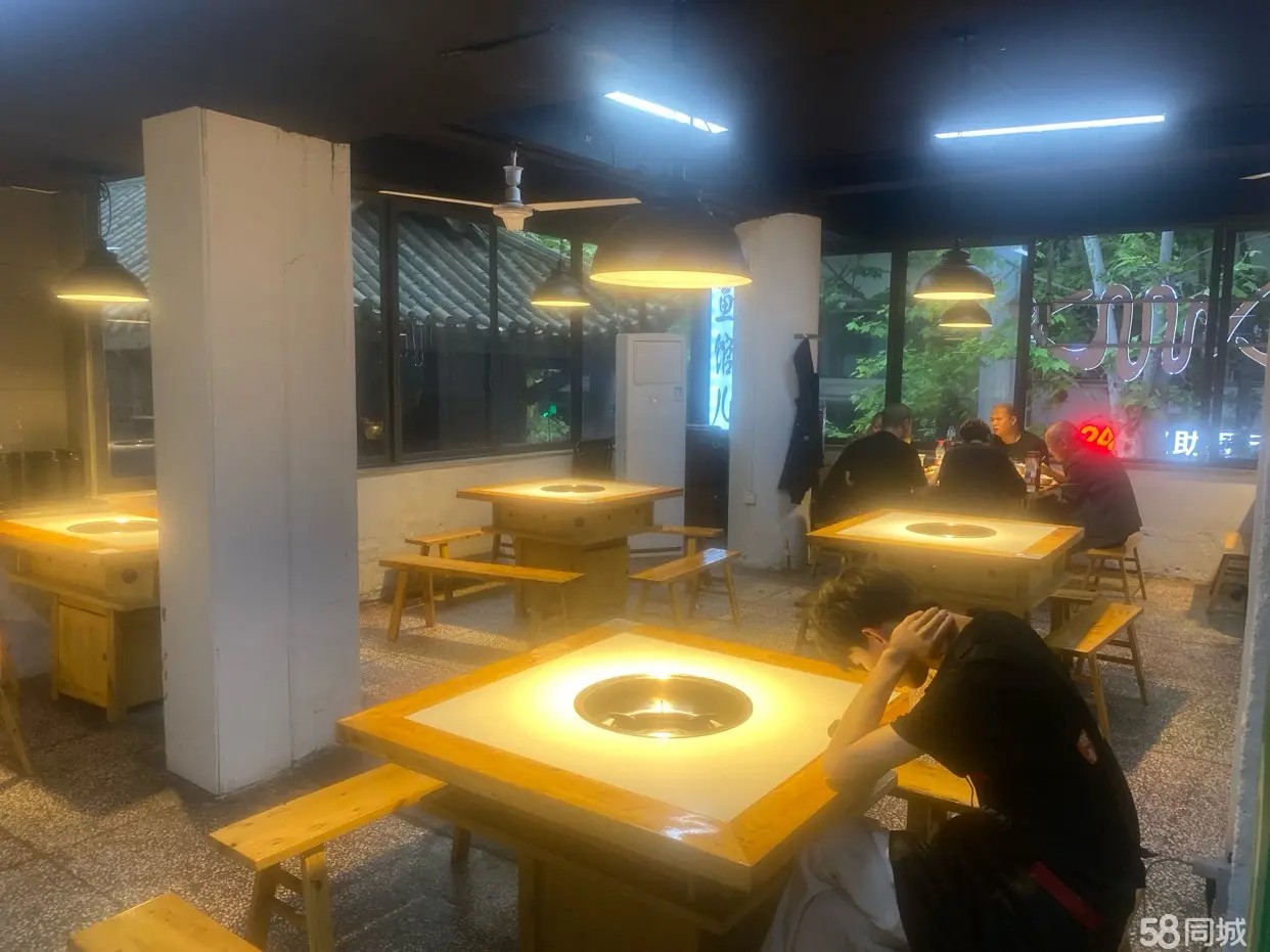 转让位置好，房租便宜，人流量大，捞沙巷美食街口