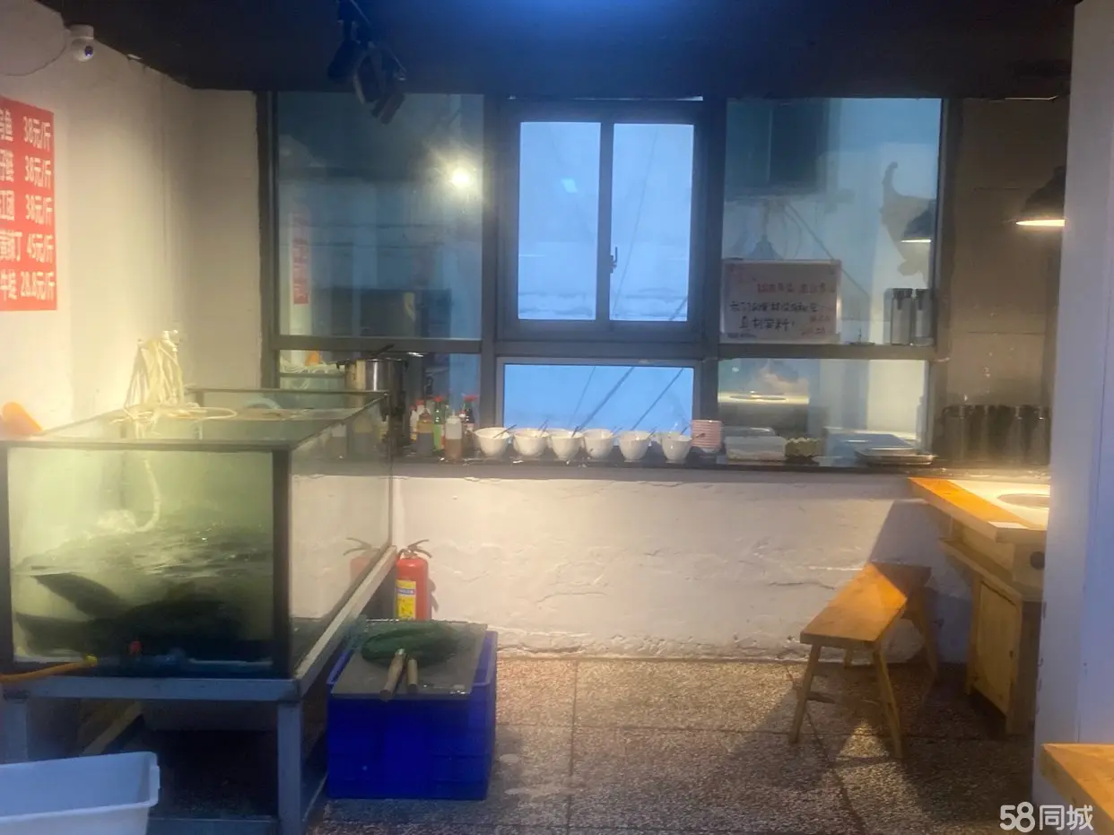 转让位置好，房租便宜，人流量大，捞沙巷美食街口