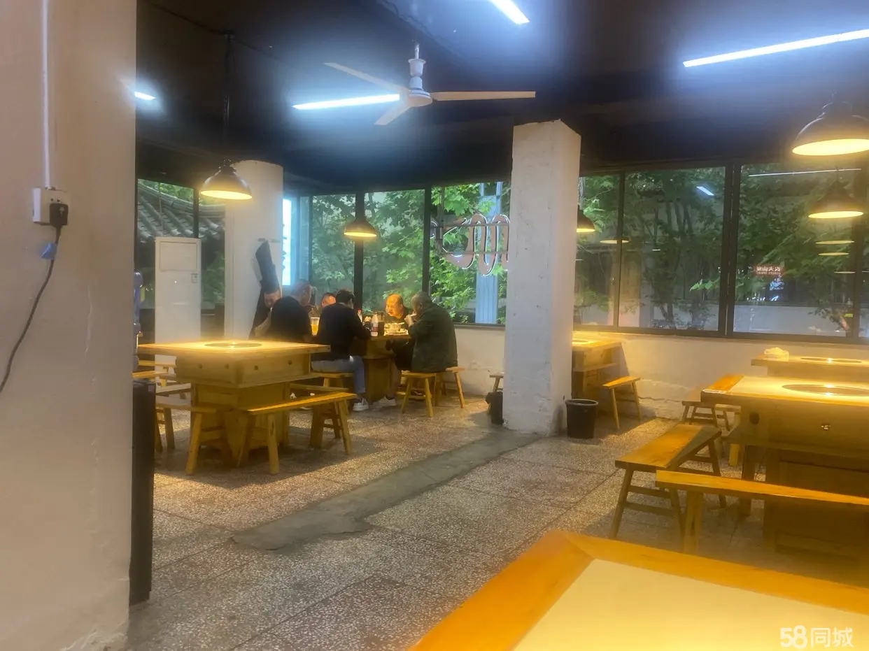 转让位置好，房租便宜，人流量大，捞沙巷美食街口