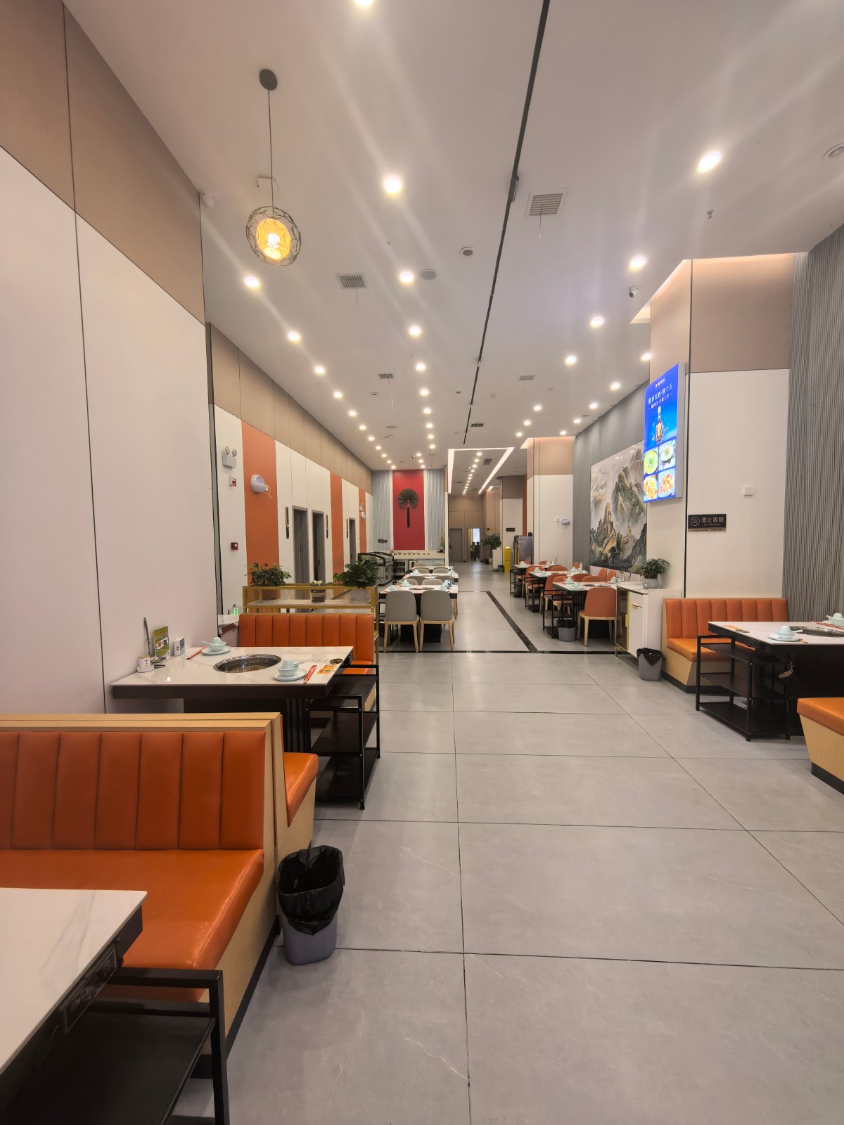 昆明路三楼平台高端餐厅转让