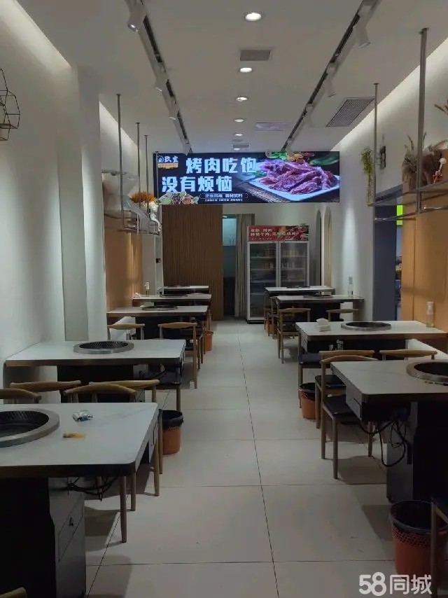 （转让人流量大，位置向阳、好找，在商业街中心