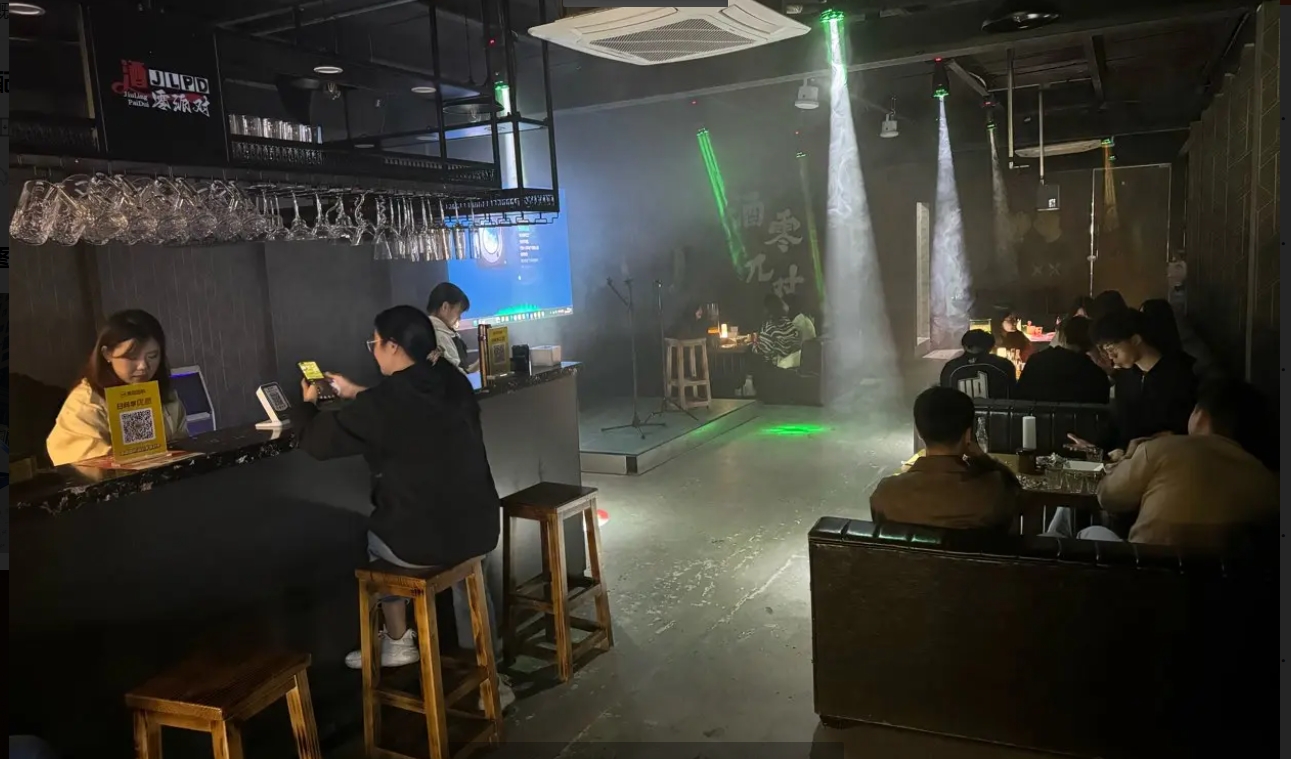 (转让)营业中小酒馆转让位置好 有露台客流集中