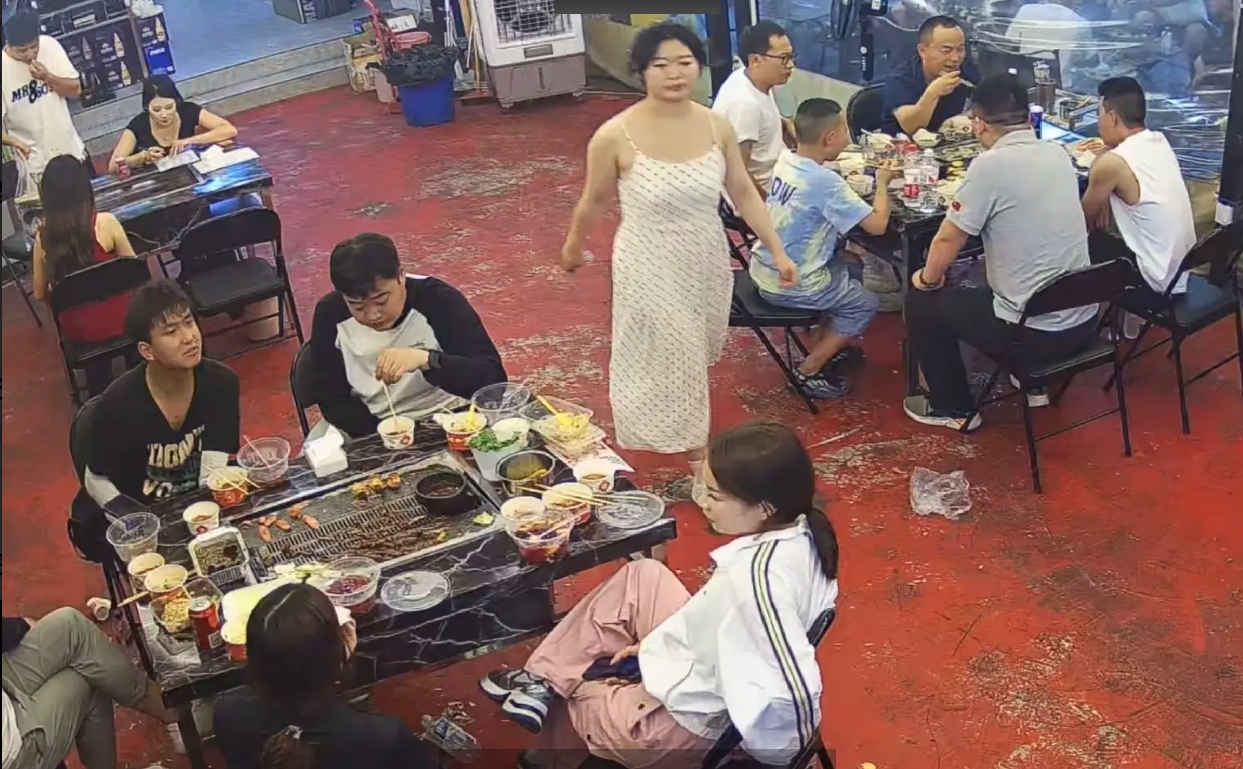 (转让)餐饮美食街，位置好，周围四个小区，大型游乐园，水上游乐园