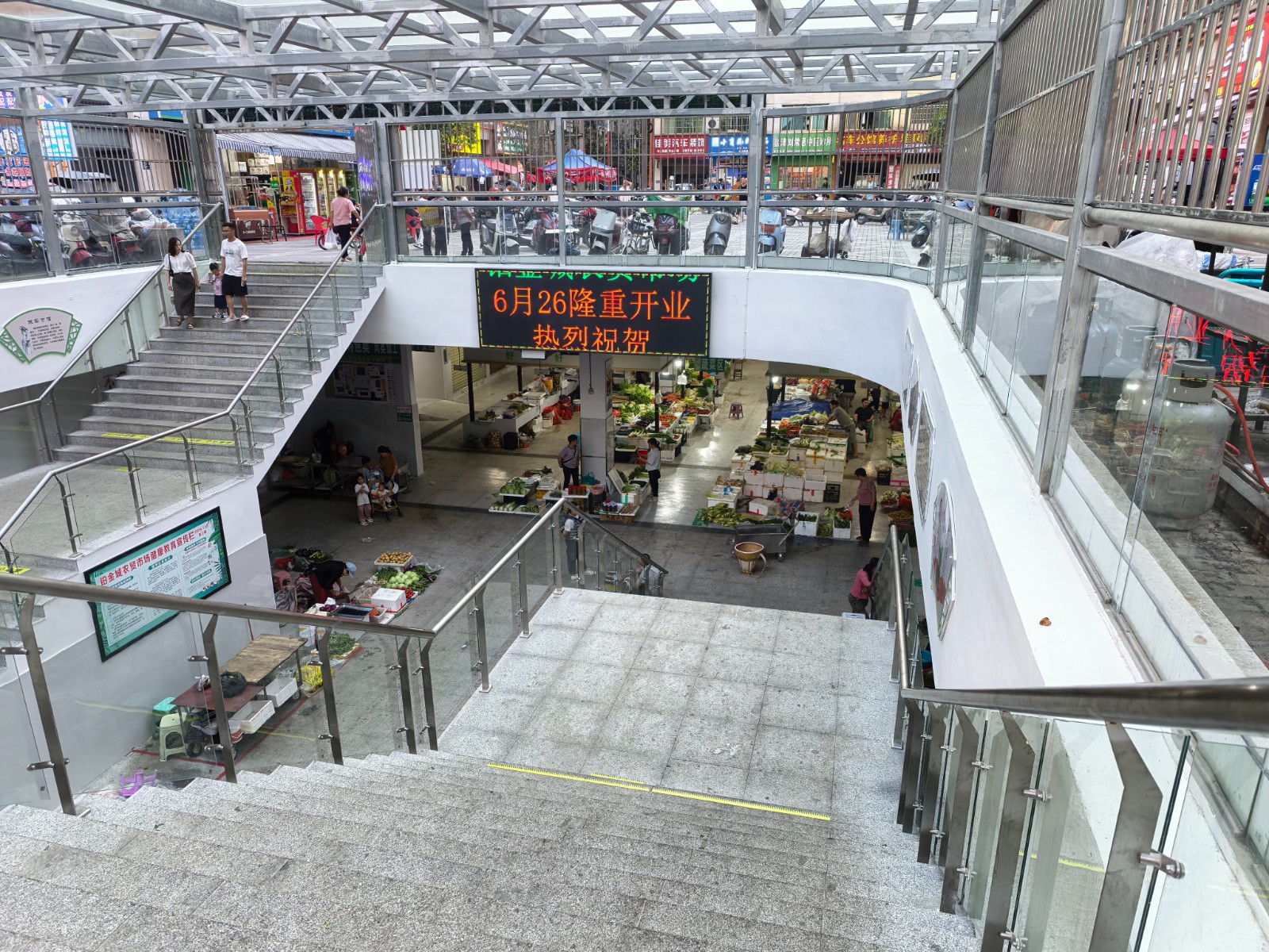 仁怀铂金城大门头餐馆整体转让