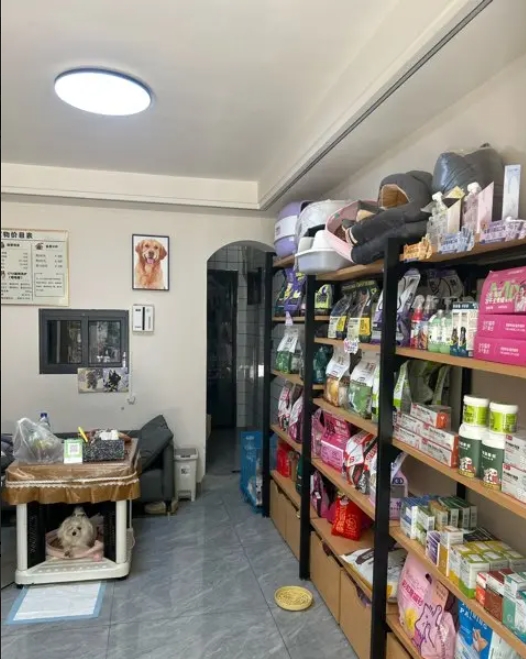 (转让)门口有很大的平台属于自己的区域，你可以建个小花园