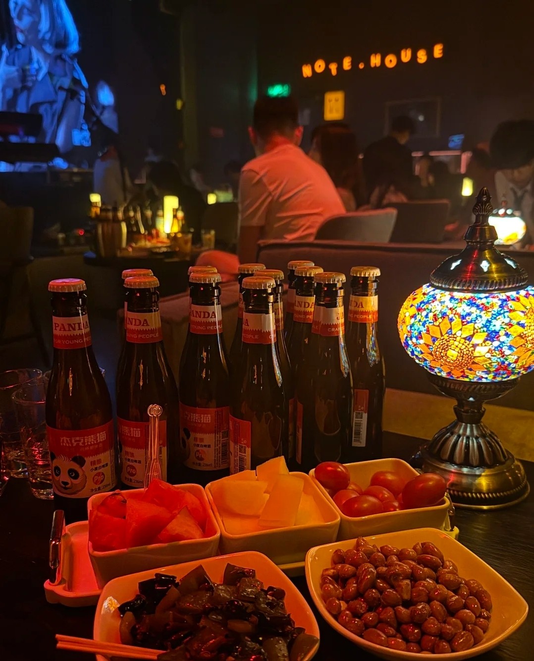 遵义上海路兰台府酒吧急转