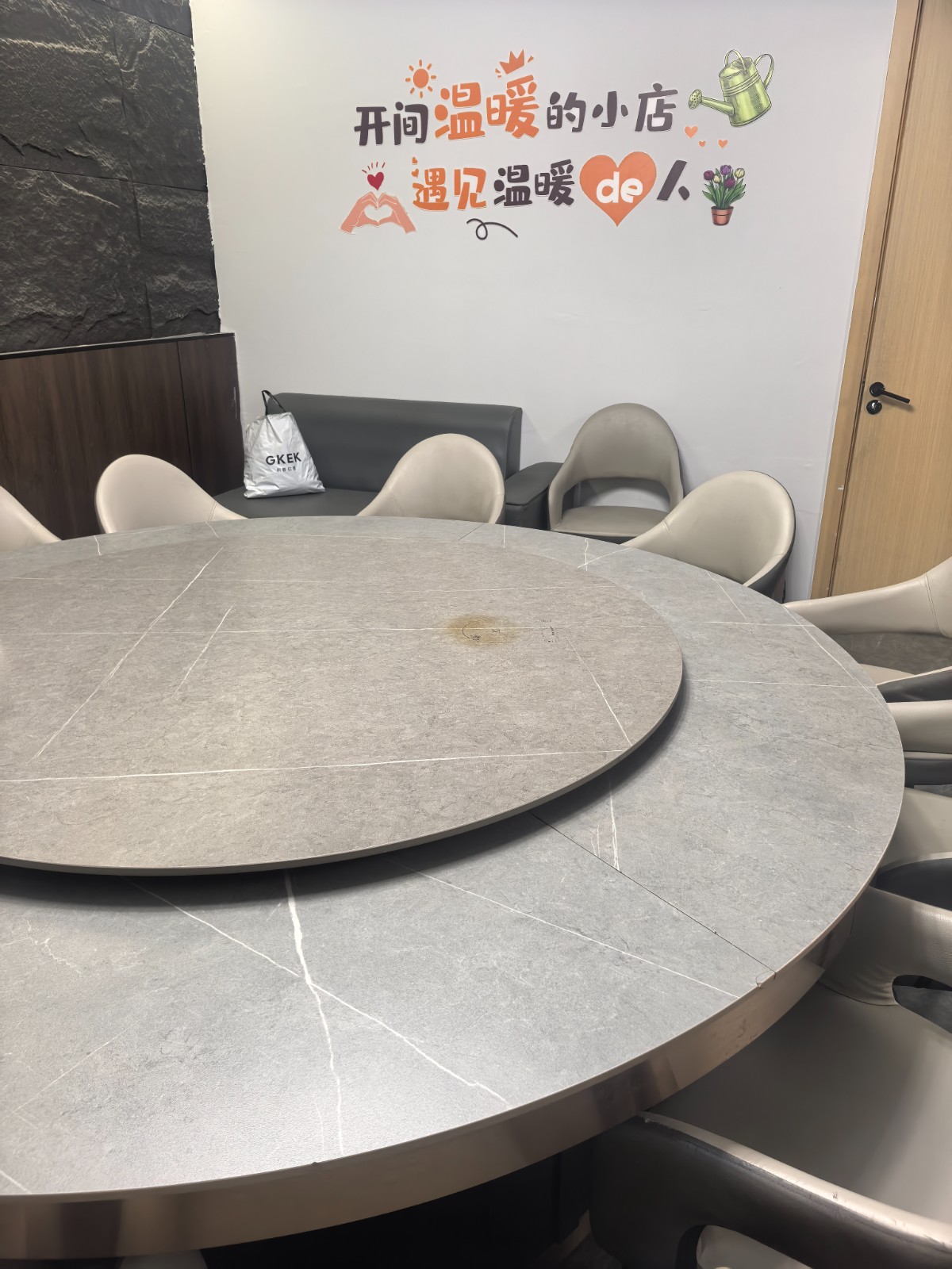仁怀餐饮一条街大门头餐馆整体打包转让