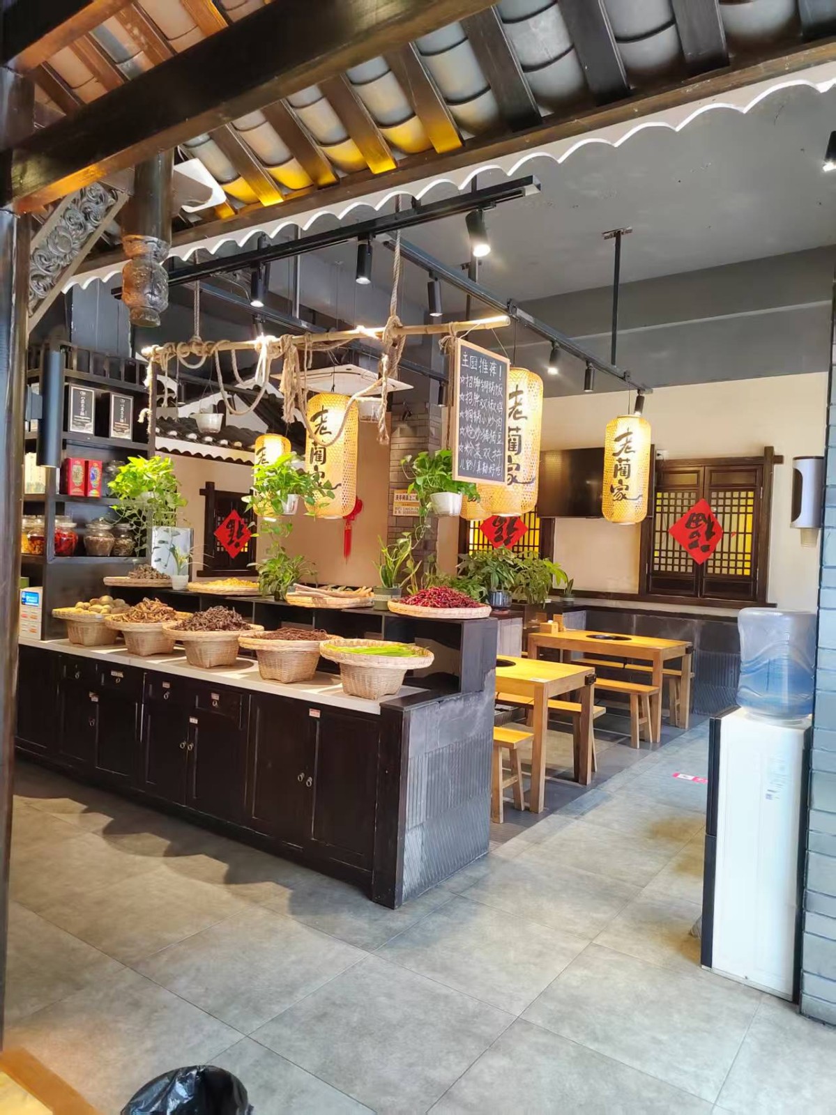 仁怀四转盘临街餐饮店旺铺转让